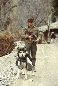 Erick L'homme et Fiord (le chien de Jordi)